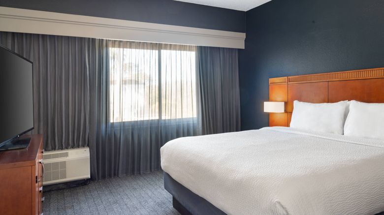 <b>Courtyard St. Petersburg Clearwater Suite</b>. Images powered by <a href="https://www.leonardoworldwide.com/" title="Leonardo Worldwide" target="_blank">Leonardo</a>.