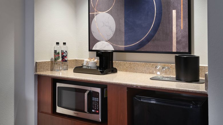 <b>Courtyard St. Petersburg Clearwater Suite</b>. Images powered by <a href="https://www.leonardoworldwide.com/" title="Leonardo Worldwide" target="_blank">Leonardo</a>.