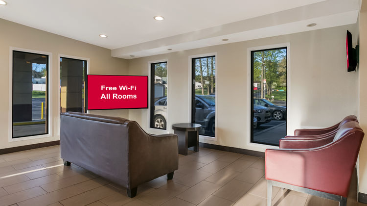 Red Roof Inn Denver - Lancaster County Lobby