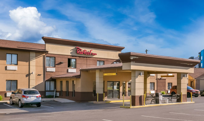 Red Roof Inn Denver Exterior