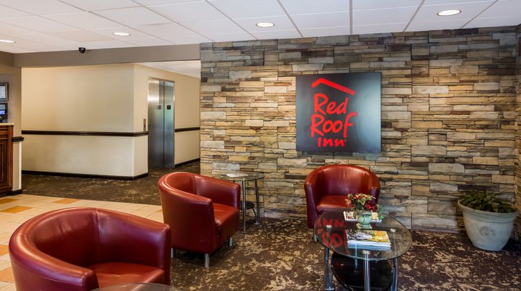Red Roof Inn Hendersonville Lobby
