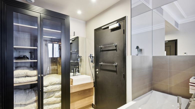 <b>Hotel Paris Le Singulier Other</b>. Images powered by <a href="https://www.leonardoworldwide.com/" title="Leonardo Worldwide" target="_blank">Leonardo</a>.