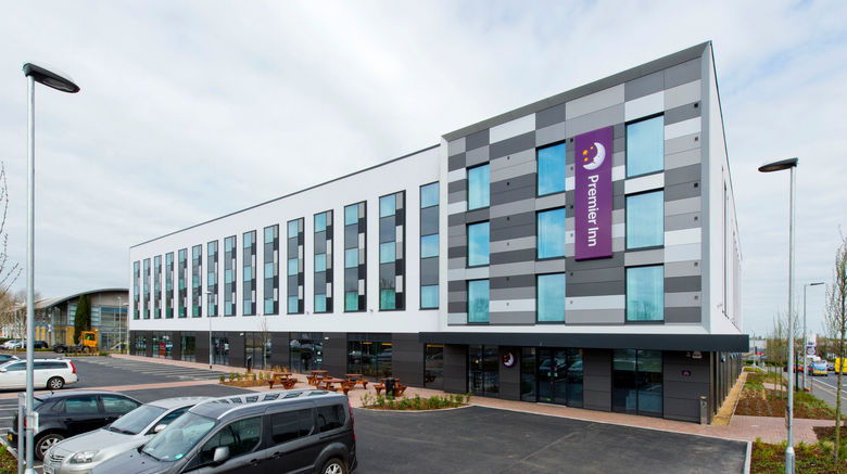 <b>Premier Inn Slough West Exterior</b>. Images powered by <a href="https://www.leonardoworldwide.com/" title="Leonardo Worldwide" target="_blank">Leonardo</a>.