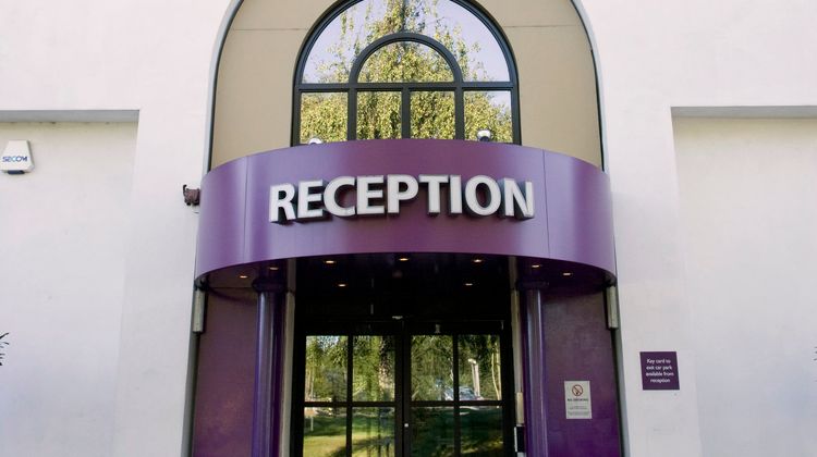 Premier Inn South Mimms Exterior