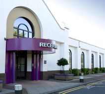 Premier Inn South Mimms Exterior