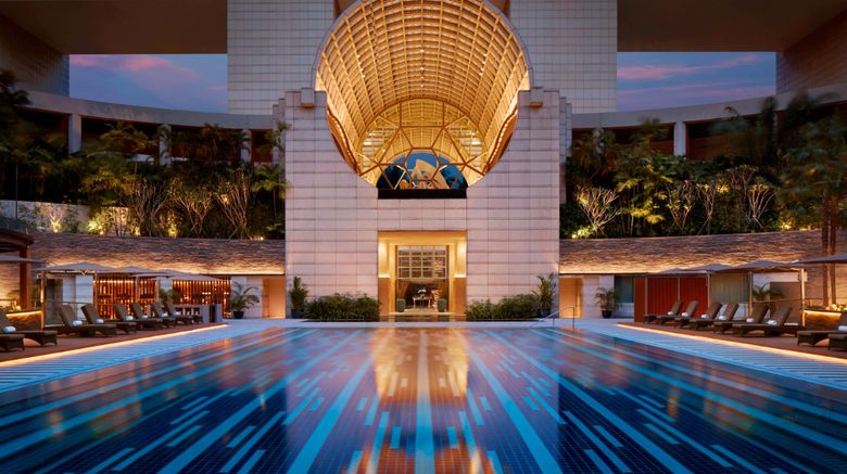 <b>The Ritz-Carlton, Millenia Singapore Pool</b>. Images powered by <a href="https://www.leonardoworldwide.com/" title="Leonardo Worldwide" target="_blank">Leonardo</a>.