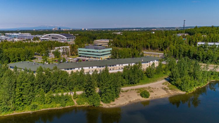 SpringHill Suites University Lake Exterior