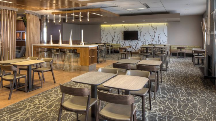 SpringHill Suites University Lake Lobby
