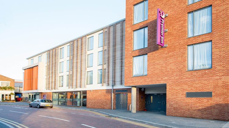 Premier Inn St Albans City Centre Exterior
