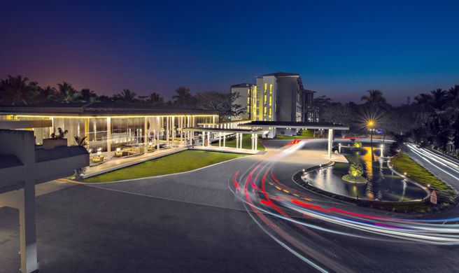 The Gateway Hotel Airport Garden Colombo Exterior
