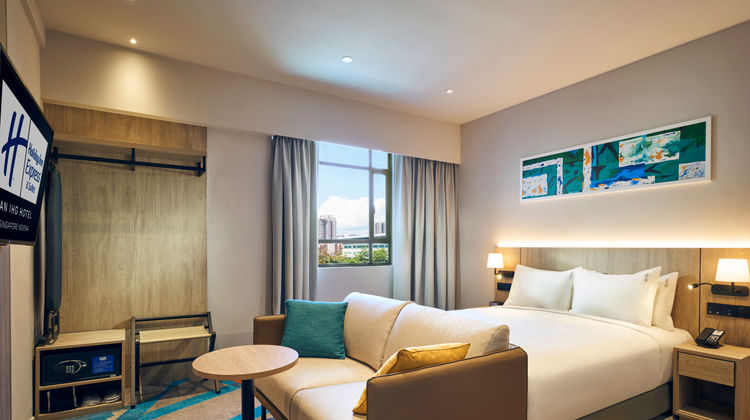 Holiday Inn Express & Suites Novena Room