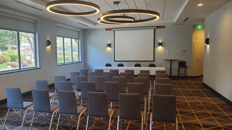 <b>Holiday Inn Victoria-Elk Lake Meeting</b>. Images powered by <a href="https://www.leonardoworldwide.com/" title="Leonardo Worldwide" target="_blank">Leonardo</a>.