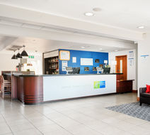 Holiday Inn Express Braintree Exterior