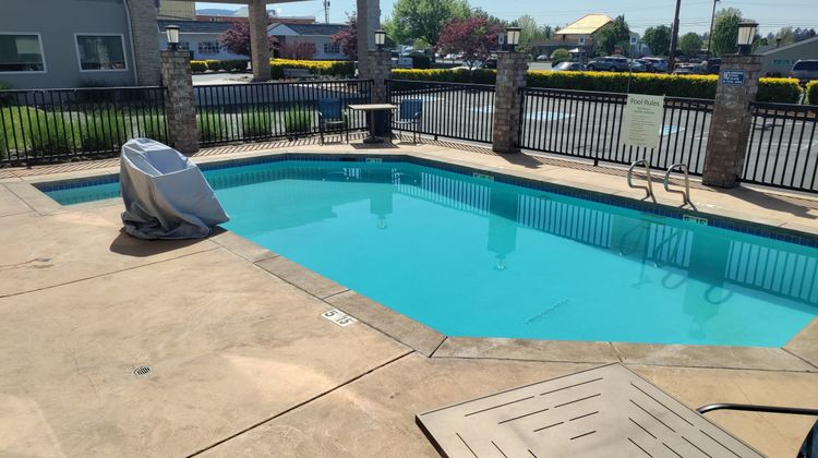 Holiday Inn Express Pool