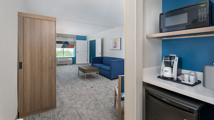 Holiday Inn Express Hotel & Suites Room