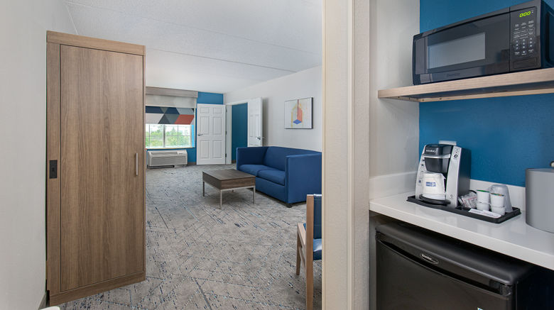 <b>Holiday Inn Express Hotel & Suites Room</b>. Images powered by <a href="https://www.leonardoworldwide.com/" title="Leonardo Worldwide" target="_blank">Leonardo</a>.