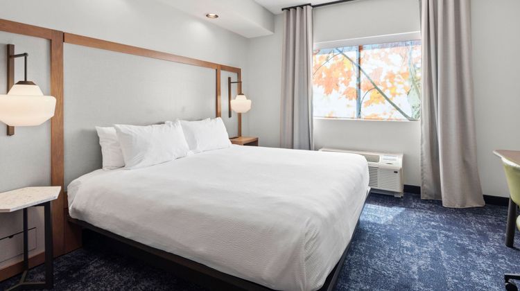 Fairfield Inn & Suites Hickory Suite