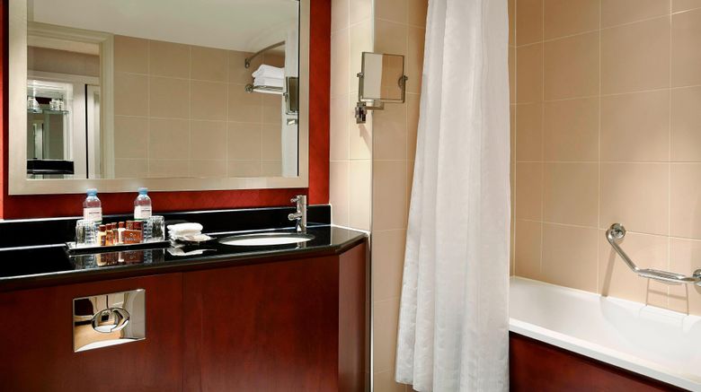 <b>Sheraton Skyline Hotel London Heathrow Room</b>. Images powered by <a href="https://www.leonardoworldwide.com/" title="Leonardo Worldwide" target="_blank">Leonardo</a>.