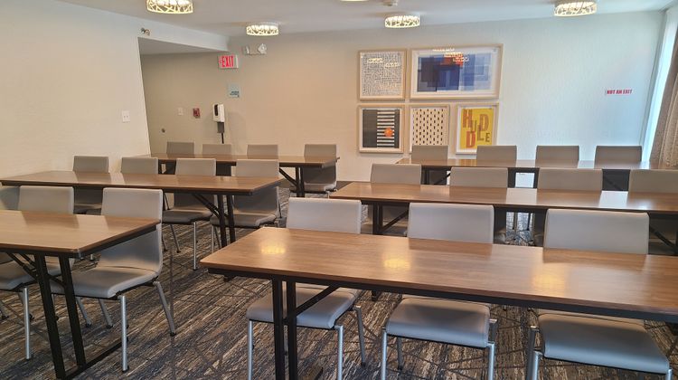Holiday Inn Express & Suites Meeting