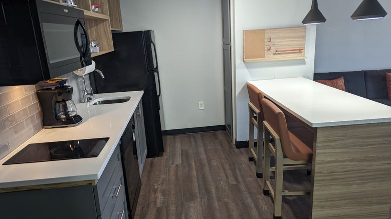 <b>Candlewood Suites Room</b>. Images powered by <a href="https://www.leonardoworldwide.com/" title="Leonardo Worldwide" target="_blank">Leonardo</a>.