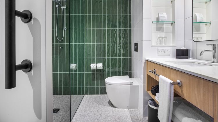 Holiday Inn Dandenong Room