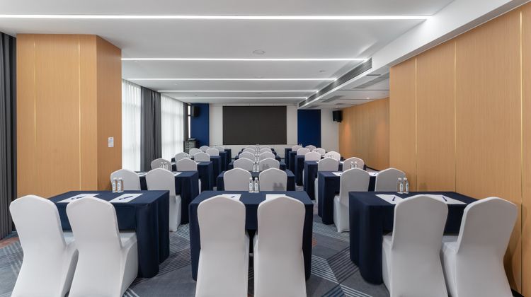 Holiday Inn Express Conv & Exhibition Meeting