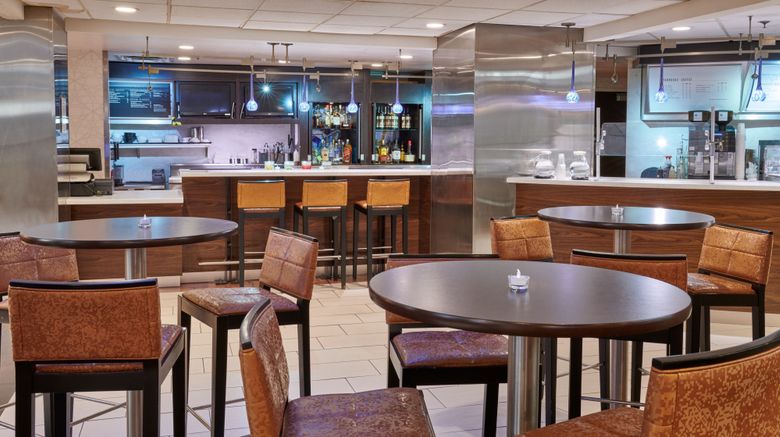 <b>Courtyard by Marriott Columbus Downtown Restaurant</b>. Images powered by <a href="https://www.leonardoworldwide.com/" title="Leonardo Worldwide" target="_blank">Leonardo</a>.