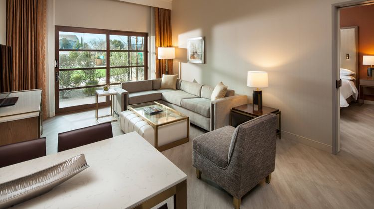 Sheraton Redding Hotel at Sundial Bridge Suite