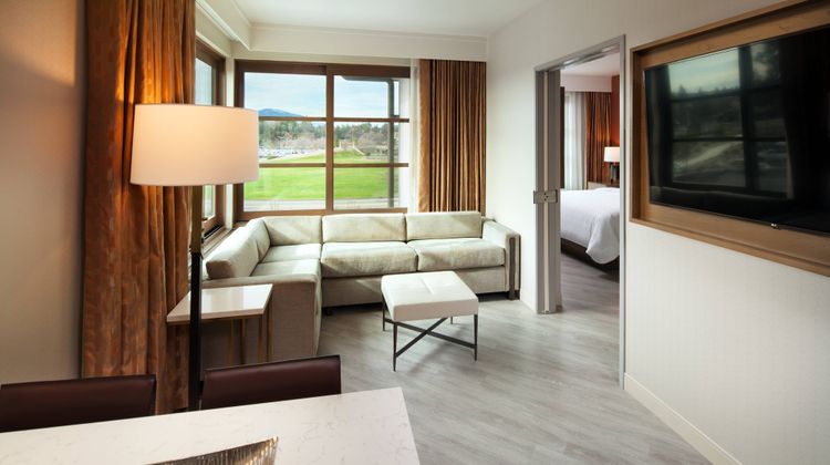 Sheraton Redding Hotel at Sundial Bridge Suite