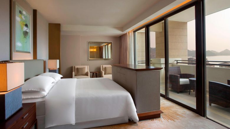 <b>Sheraton Bailuhu Resort, Huizhou Suite</b>. Images powered by <a href="https://www.leonardoworldwide.com/" title="Leonardo Worldwide" target="_blank">Leonardo</a>.