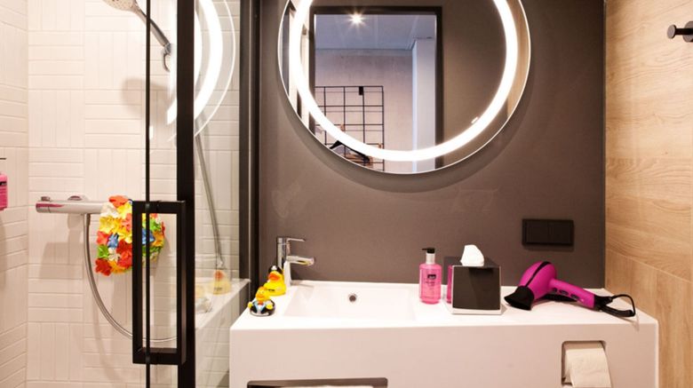 <b>MOXY Rust Room</b>. Images powered by <a href="https://www.leonardoworldwide.com/" title="Leonardo Worldwide" target="_blank">Leonardo</a>.