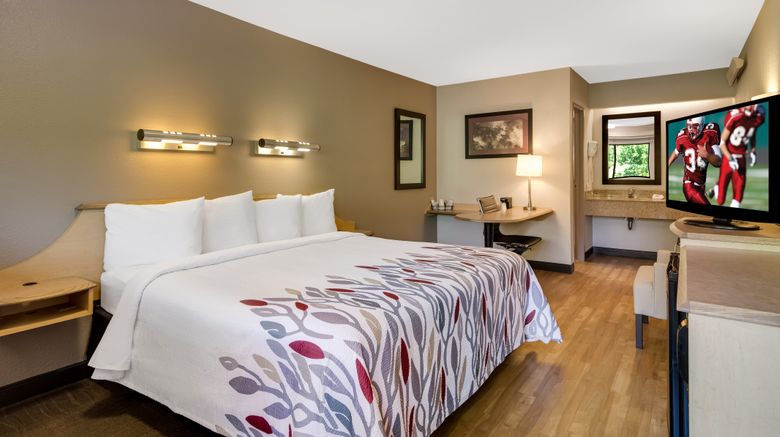 <b>Red Roof Inn Asheville - Biltmore West Room</b>. Images powered by <a href="https://www.leonardoworldwide.com/" title="Leonardo Worldwide" target="_blank">Leonardo</a>.