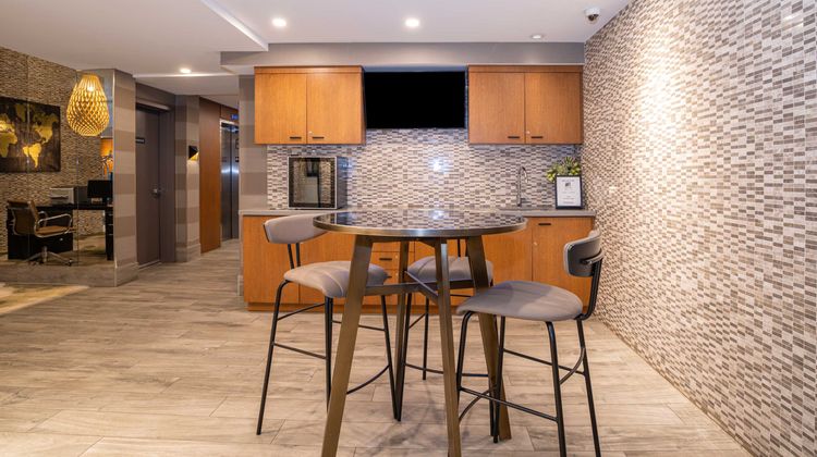 Sandman Hotel Hamilton Lobby