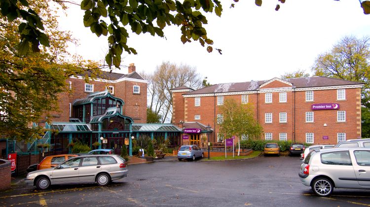 Premier Inn Stockport Central Exterior