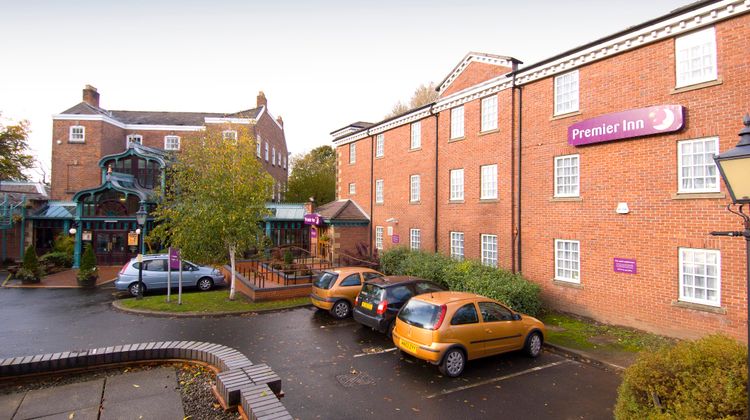 Premier Inn Stockport Central Exterior