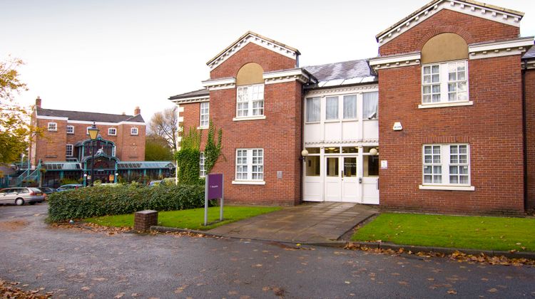 Premier Inn Stockport Central Exterior
