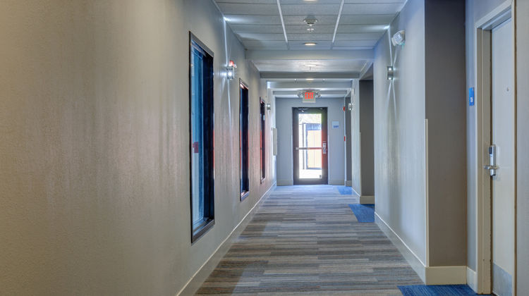 Holiday Inn Express Hotel & Suites Lobby
