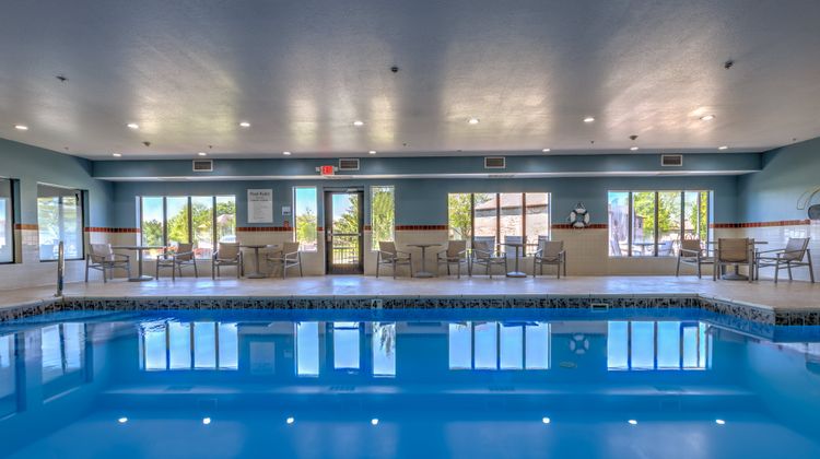 Holiday Inn Express Hotel & Suites Pool