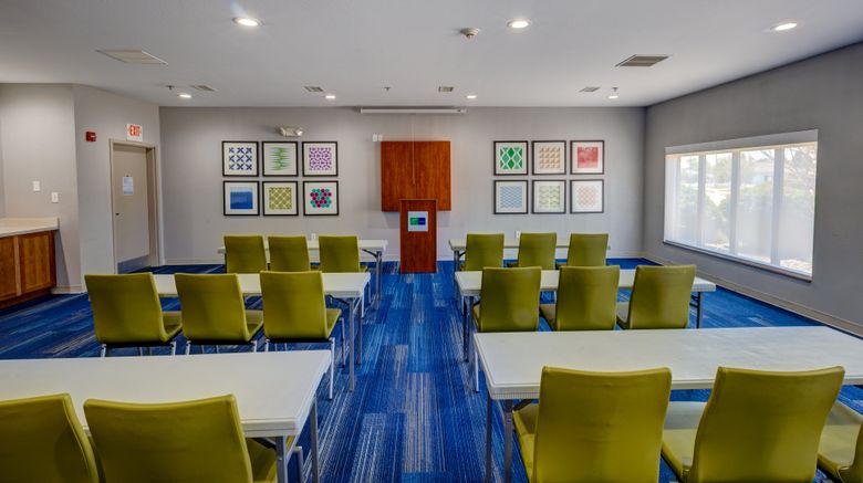 <b>Holiday Inn Express Hotel & Suites Meeting</b>. Images powered by <a href="https://www.leonardoworldwide.com/" title="Leonardo Worldwide" target="_blank">Leonardo</a>.