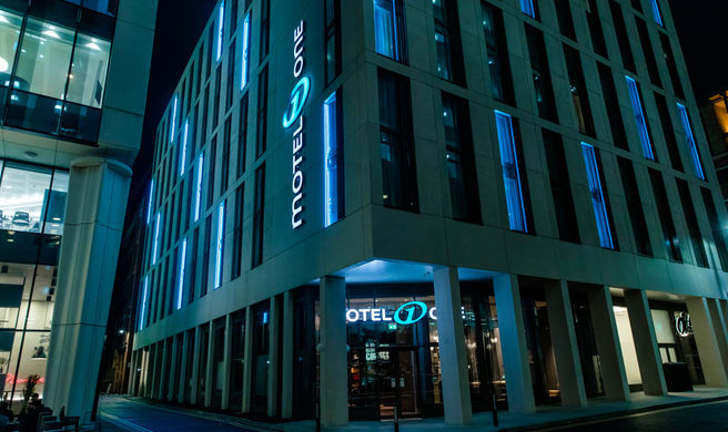 Motel One Manchester-St Peter's Square Exterior