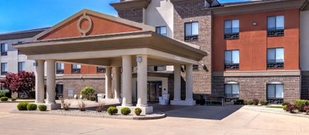 Holiday Inn Express Hotel & Suites Exterior