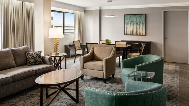<b>Crowne Plaza Knoxville Suite</b>. Images powered by <a href="https://www.leonardoworldwide.com/" title="Leonardo Worldwide" target="_blank">Leonardo</a>.