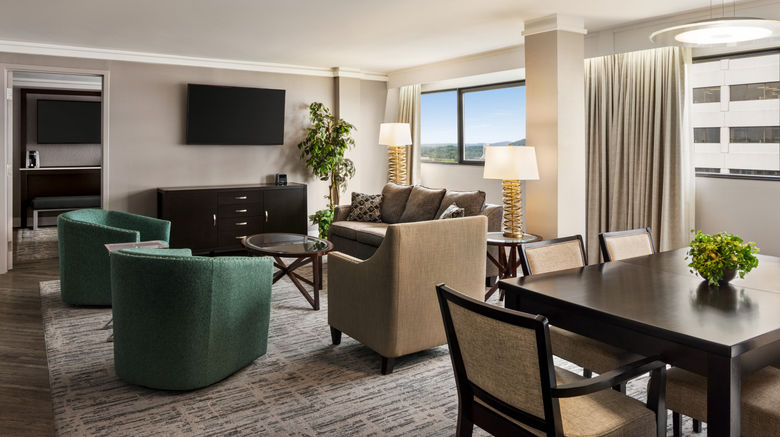 <b>Crowne Plaza Knoxville Suite</b>. Images powered by <a href="https://www.leonardoworldwide.com/" title="Leonardo Worldwide" target="_blank">Leonardo</a>.