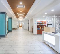 Holiday Inn Express Hotel & Suites Exterior