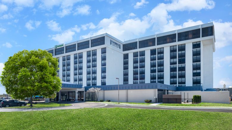 <b>Staybridge Suites Chicago O'Hare Airport Exterior</b>. Images powered by <a href="https://www.leonardoworldwide.com/" title="Leonardo Worldwide" target="_blank">Leonardo</a>.