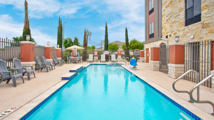 Holiday Inn Express Hotel & Suites Pool