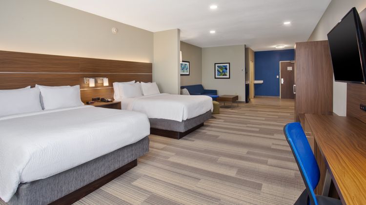 Holiday Inn Express Hotel & Suites Suite