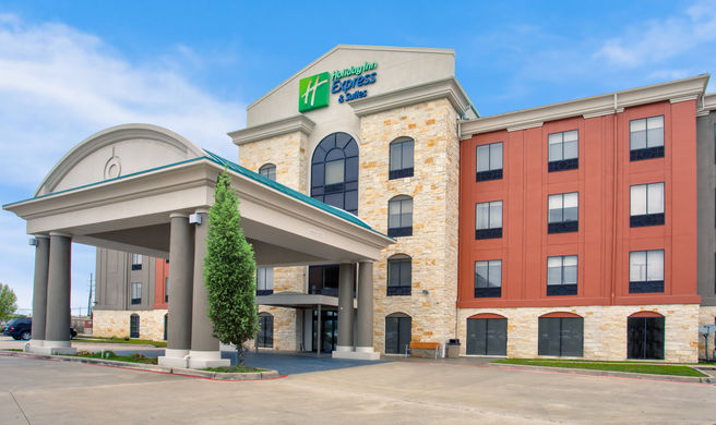 Holiday Inn Express Hotel & Suites Exterior