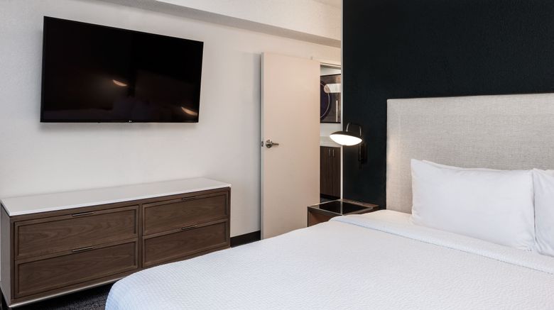 <b>Courtyard Charlotte Ballantyne Suite</b>. Images powered by <a href="https://www.leonardoworldwide.com/" title="Leonardo Worldwide" target="_blank">Leonardo</a>.