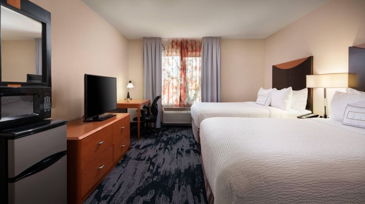 Fairfield Inn & Suites Redding Room